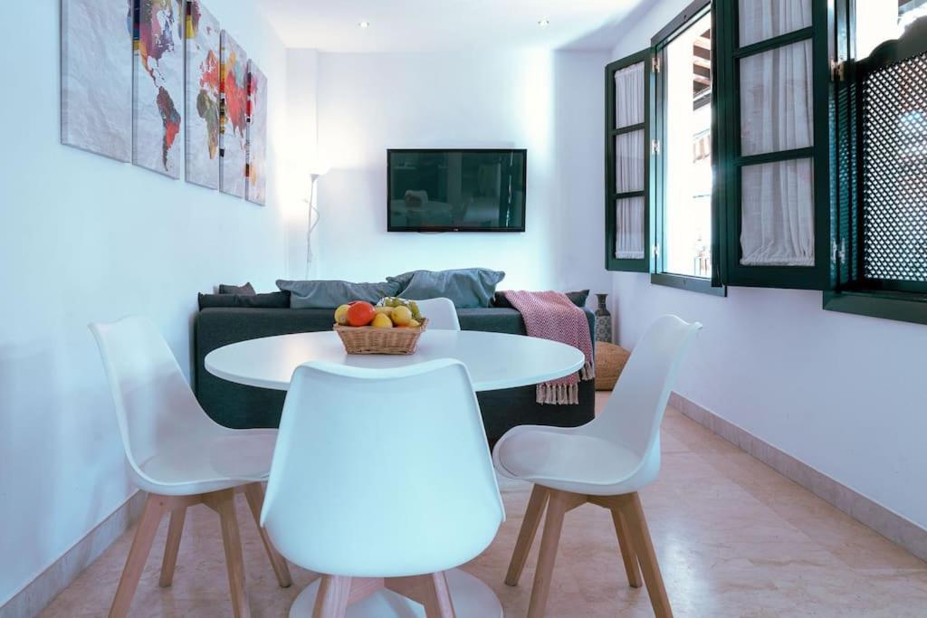 Apartamento Con Encanto En Patio Sevillano Luaran gambar