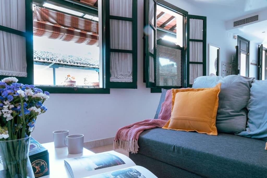 Apartamento Con Encanto En Patio Sevillano Luaran gambar