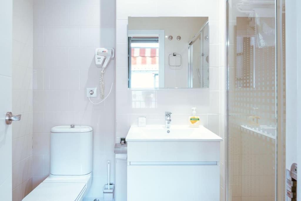 Apartamento Con Encanto En Patio Sevillano Luaran gambar