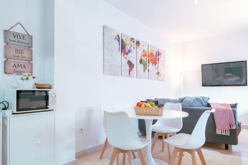 Apartamento Con Encanto En Patio Sevillano Luaran gambar