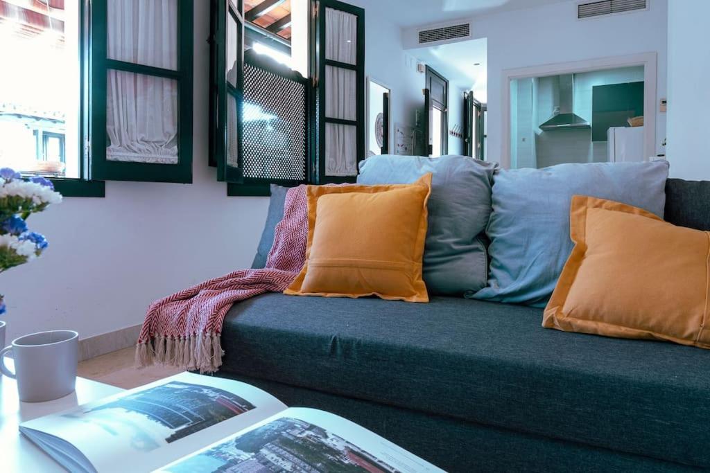Apartamento Con Encanto En Patio Sevillano Luaran gambar