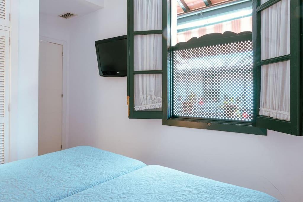 Apartamento Con Encanto En Patio Sevillano Luaran gambar